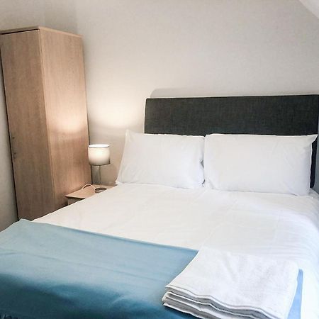 Old Court Holiday Homes Terryglass - Sleeps 6 By Trident Holiday Homes Kültér fotó