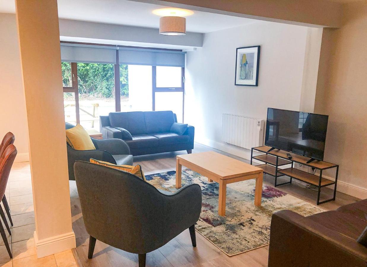 Old Court Holiday Homes Terryglass - Sleeps 6 By Trident Holiday Homes Kültér fotó