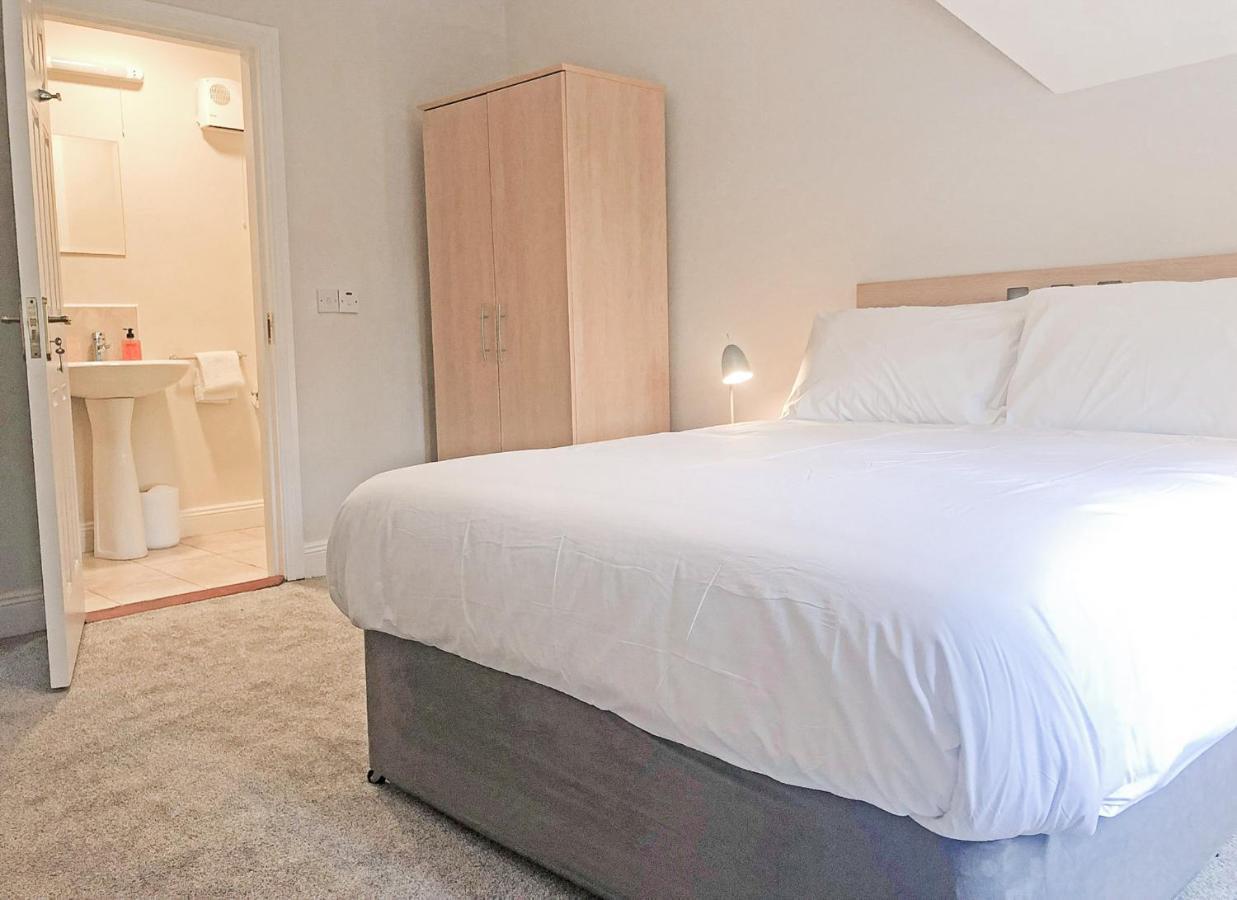 Old Court Holiday Homes Terryglass - Sleeps 6 By Trident Holiday Homes Kültér fotó