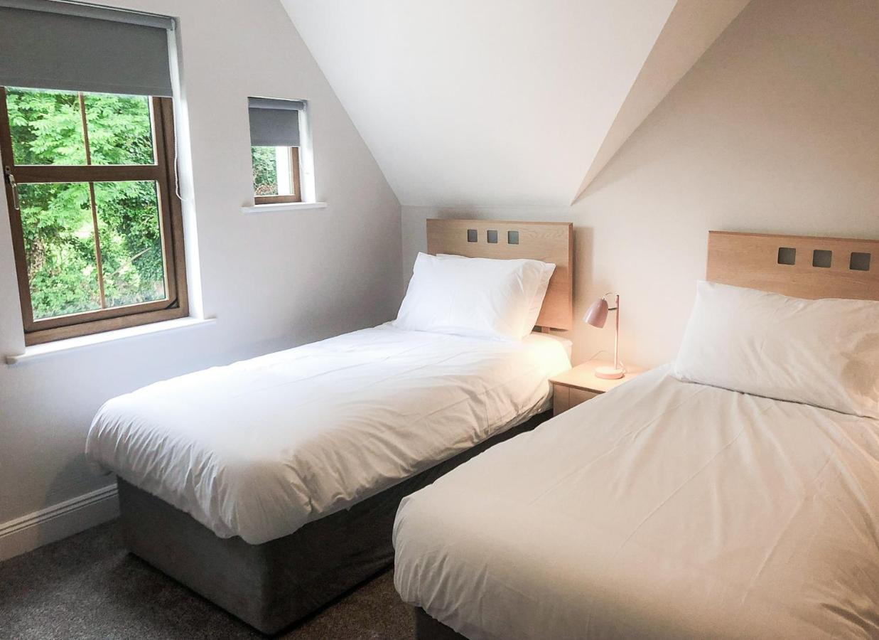Old Court Holiday Homes Terryglass - Sleeps 6 By Trident Holiday Homes Kültér fotó